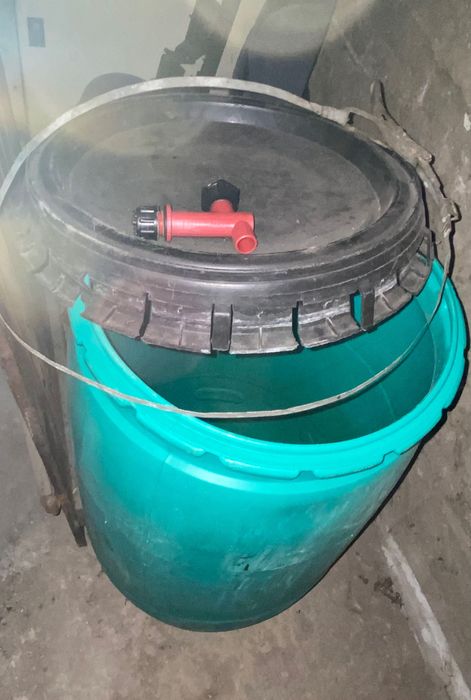 Бидон с работеща канѐлка