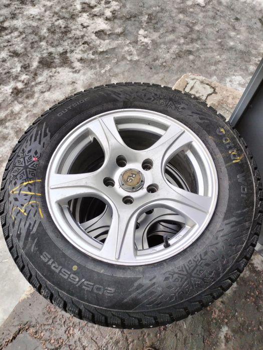 Продам комплект литых дисков с шинами