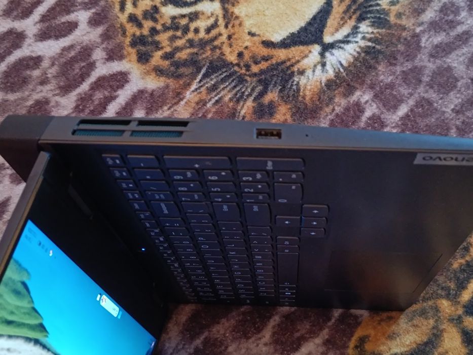Leptop Gaming Lenova