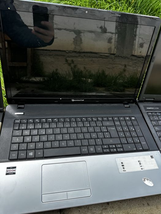 Lot 3 laptopuri Fujitsu  Packard Bell  Dell