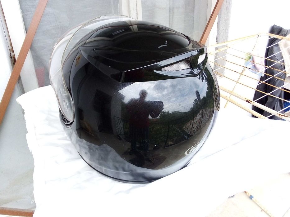 Яке две каски и два чифта мото ботуши