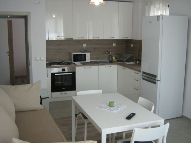 Къща, Апартаменти и Стаи под наем "ХАН КРУМ" - гр. Елин Пелин, Център