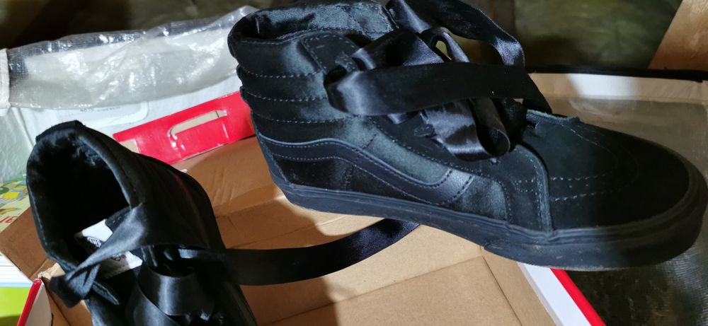 Ghete vans     aproape noi