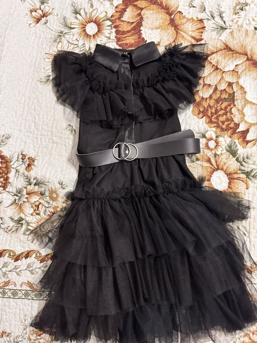 Продам платья на девочку 6-8 лет