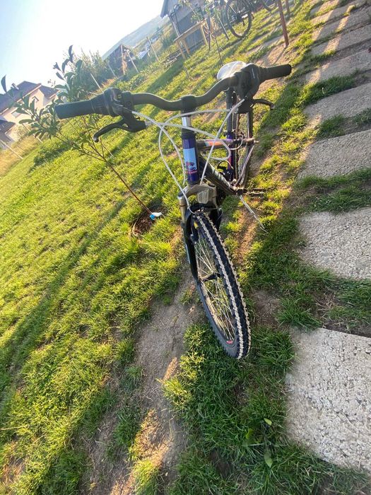 Bicicleta Cross pentru copii. Marimea rotilor este de 26. Stare buna.