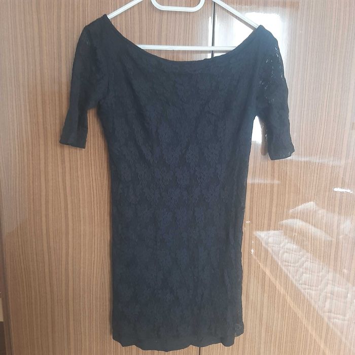 Къса дантелена рокля