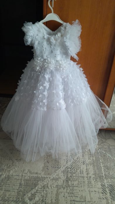 Продам платье. На девочку 10 лет.