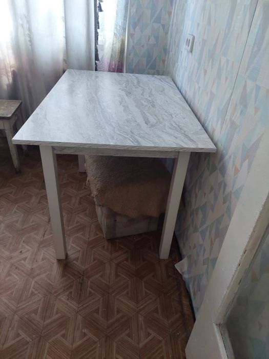 Кухоный,учебый стол новый