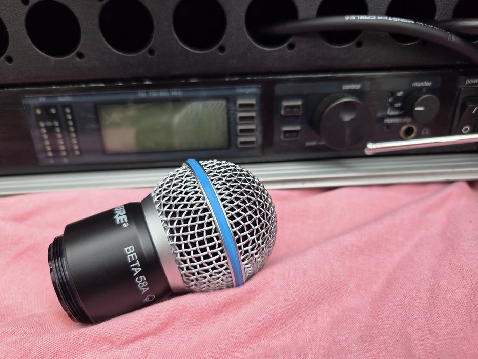 Безжичен Микрофон SHURE UR4S ( R9 - 790- 865 MHz )