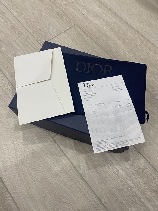 Продам кроссовки Dior