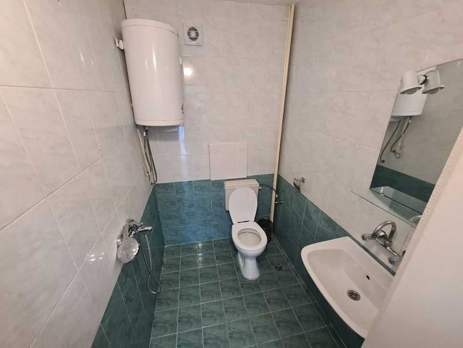 Дава се под наем Двустаен апартамент в Бургас, Славейков - 54 кв.м за 142.8 € - Снимка #2