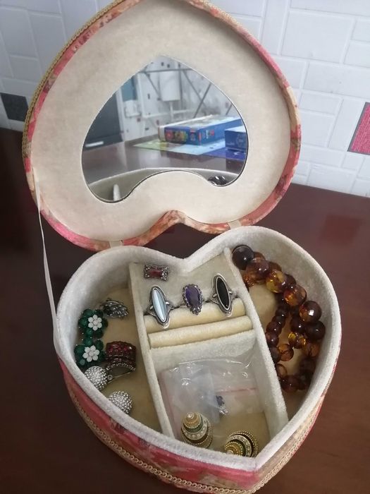 Шкатулка для ювелирных изделий