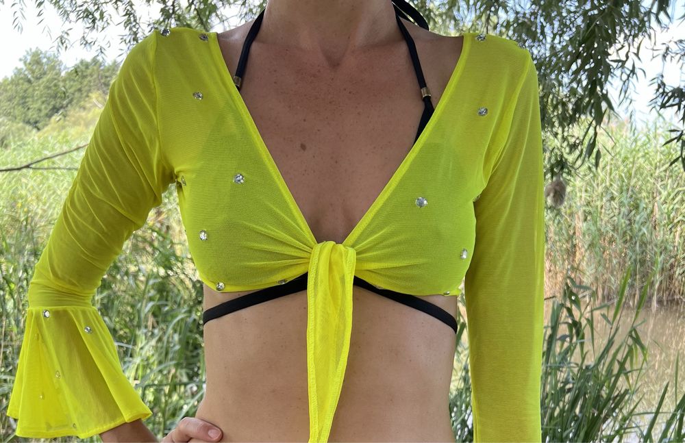 Crop top cu strasuri