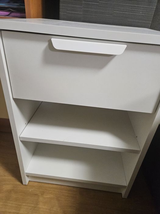 Шкафче чисто ново !