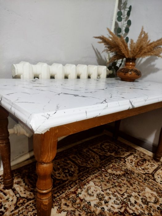 Столик на продажу