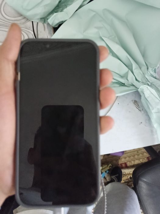Продам срочно Айфон 13