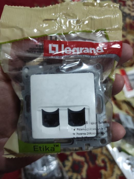 Розетки Legrand цвет белыи