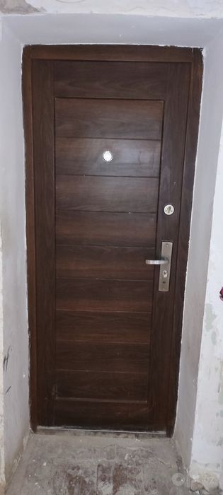 Temir eshik sotiladi b/u.