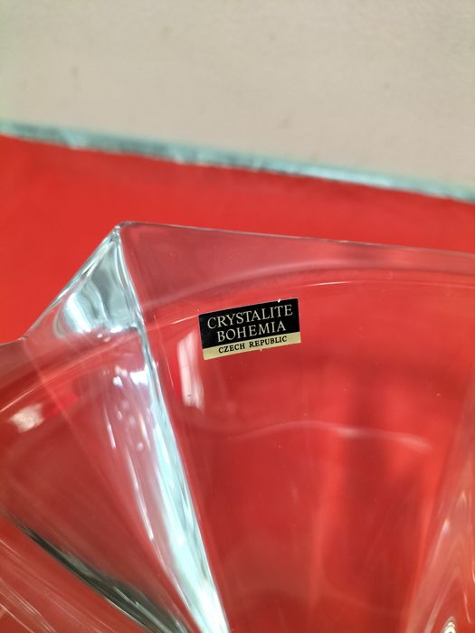 Продам чешскую фруктовницу.