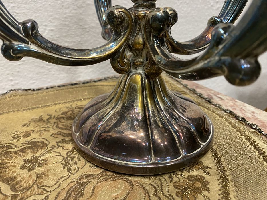 Чифт постебрени свещници от англия свещник