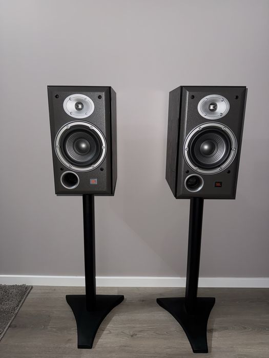 Boxe JBL E30 cu un sunet deosebit