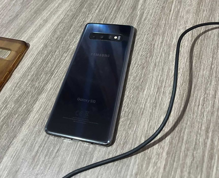 Продам Samsung Galaxy S10