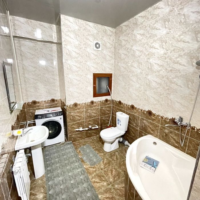 Азия гостиница олдида Янги курилган Дом.