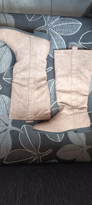 Дамски велурени ботушки