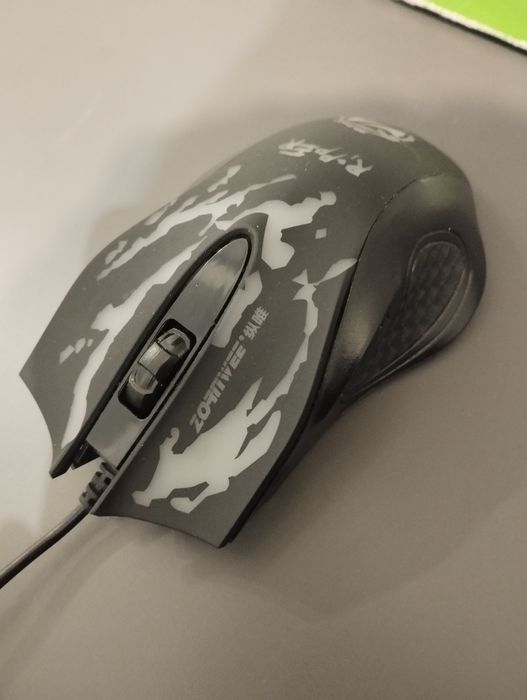 Мишка за гейминг и не става за работа