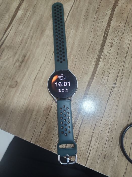 Samsung Galaxy Watch 4. 44mm
Состояние хорошее — есть небольшие ца