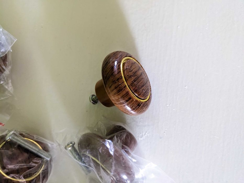 Ручки мебельные, кнопки