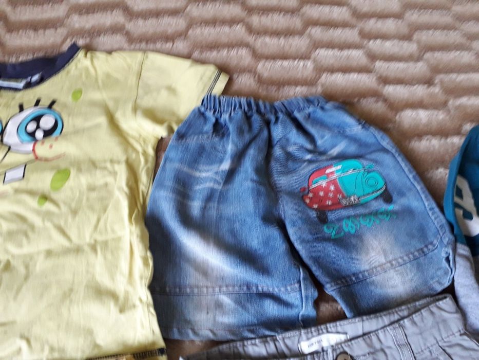 Продам детскии вещи