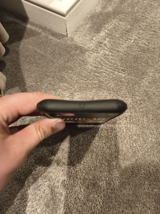 Vând husa mobilfox pentru iPhone 11