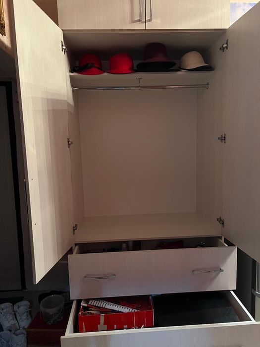 Продам бежевый шкаф в отличном состоянии