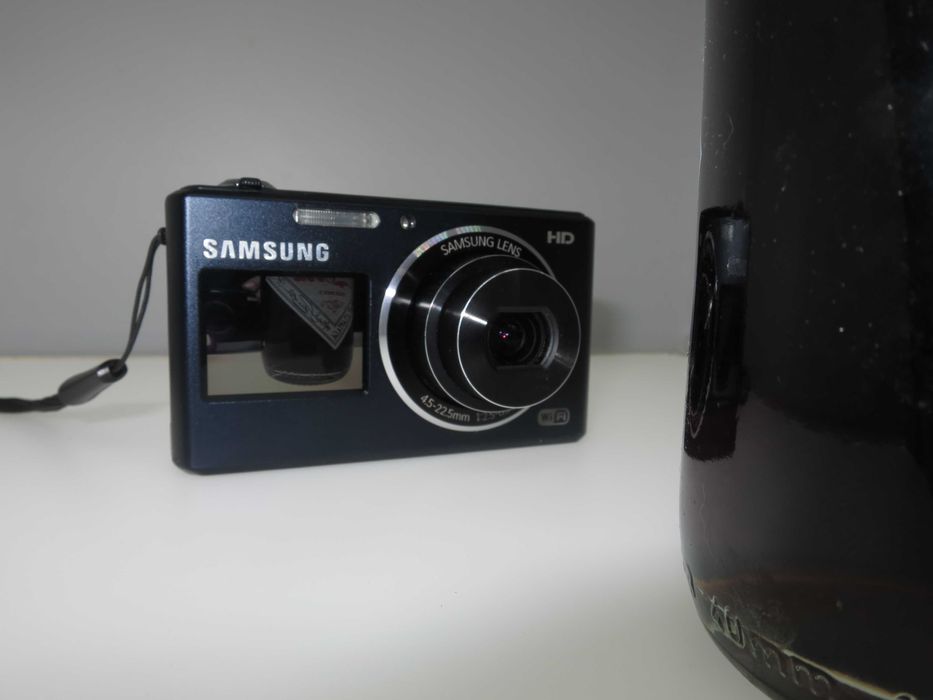 Samsung DV150F компактен фотоапарат цифрова камера със селфи екран