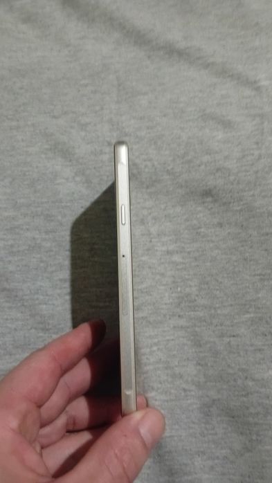 Продаю Samsung A3