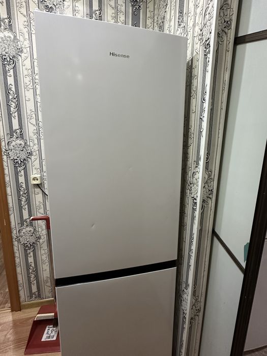 Холодильник Hisense