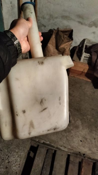 Продам Бачок омывателя