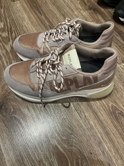 Чисто нови обувки