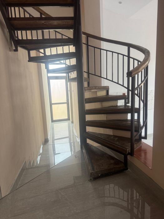 Casa spatioasa 5 camere + curte 600 mp – ideală locuință sau birouri