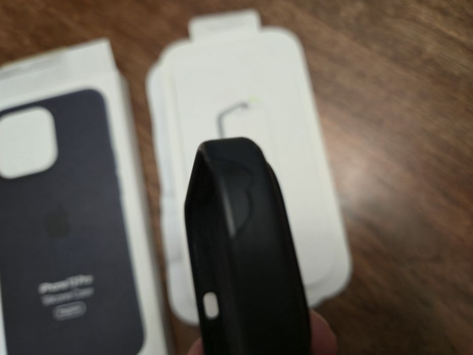 Продам оригинальные чехлы Apple