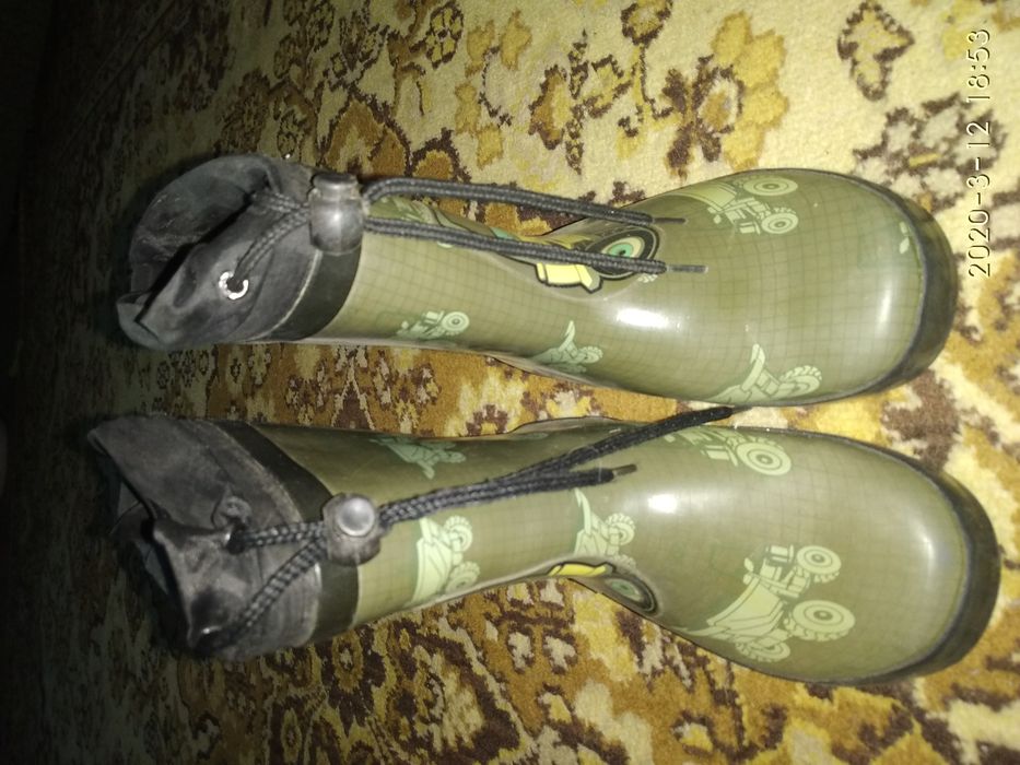 Продам детские сапоги