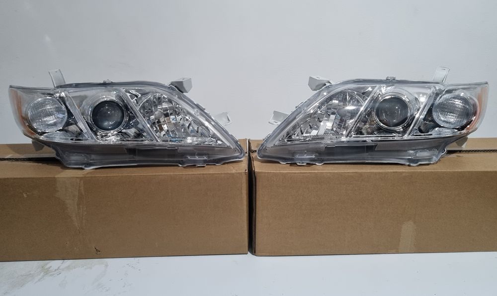 Тойота камри передние фары  40 Америка.