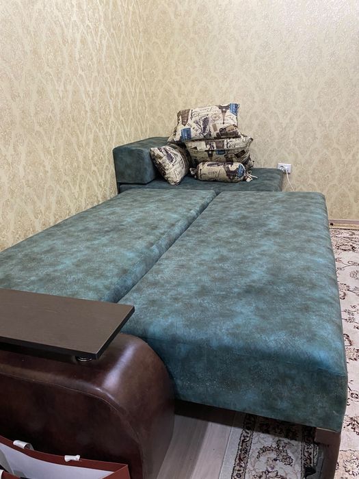 Продам угловой диван двухспальный