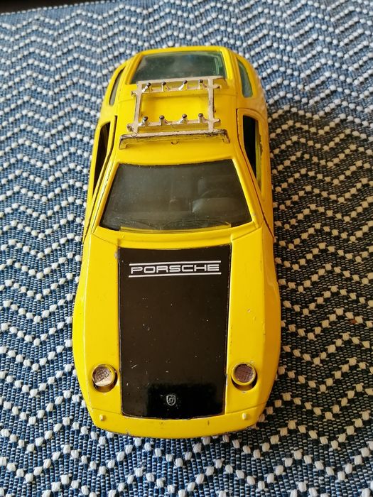 Метални колички.