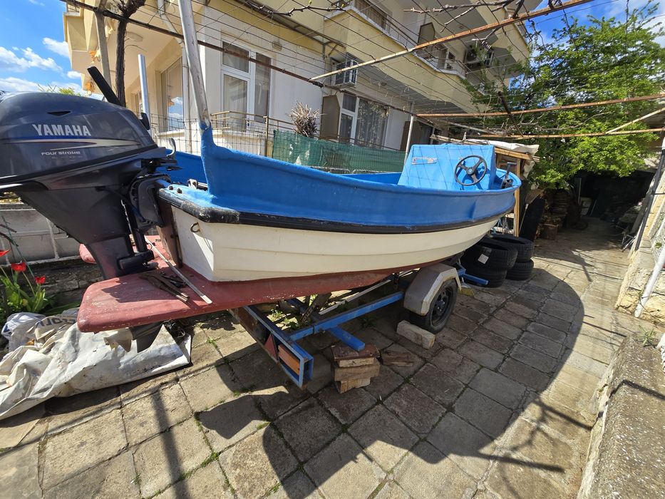 Рибарска лодка с Yamaha 15 к.с мотор