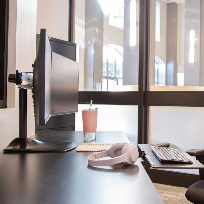 Ergotron DS100 свободностоящи стойки за 2 или4 мониторa