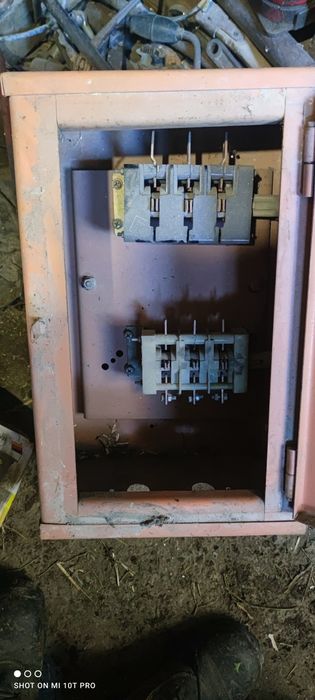 Ящик с рубильником.