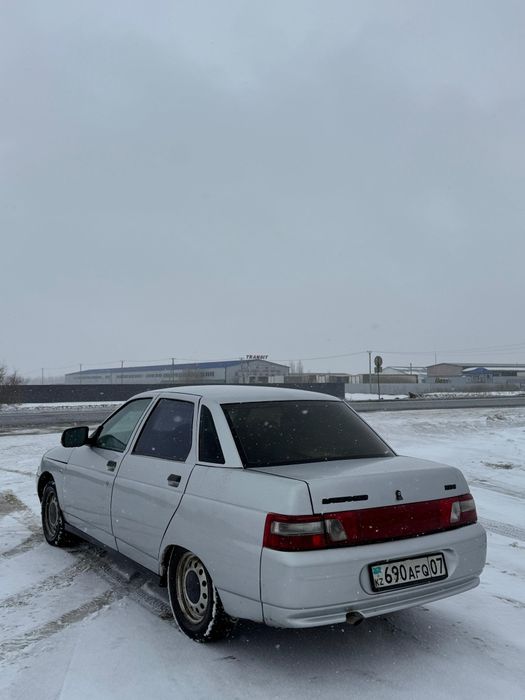 Ваз  десятка на бодром ходу