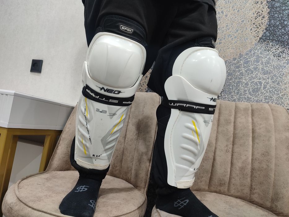 Хоккейные щитки.